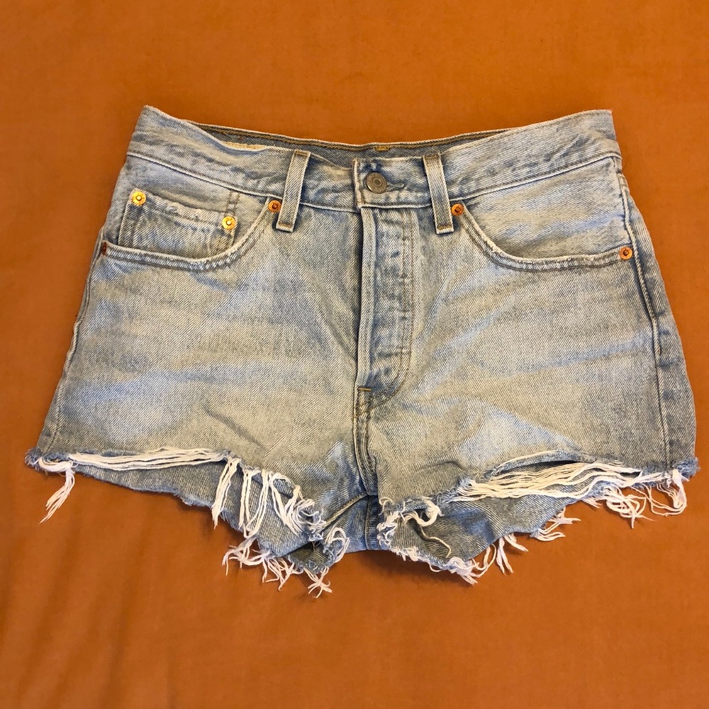 501 Original Light denim Levi Shorts- 25